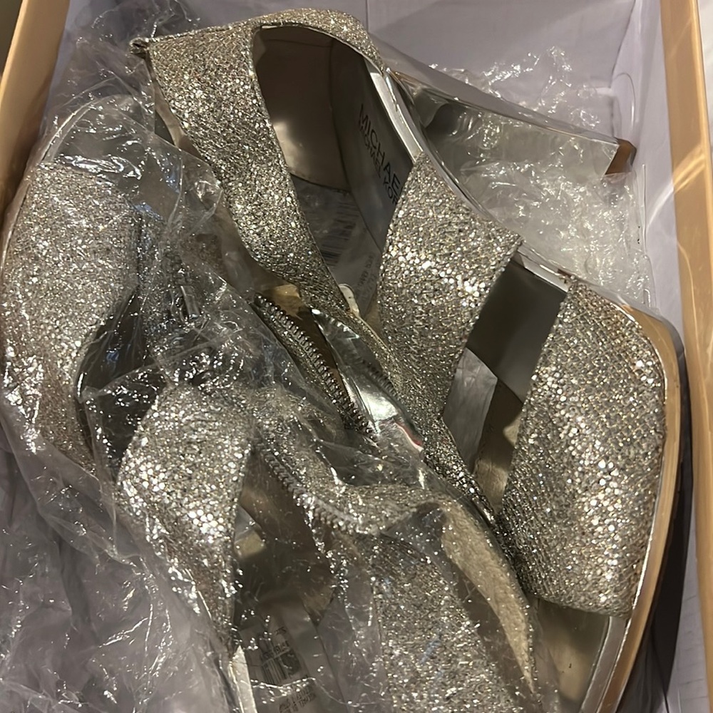 Michael kors shoes size 10M
